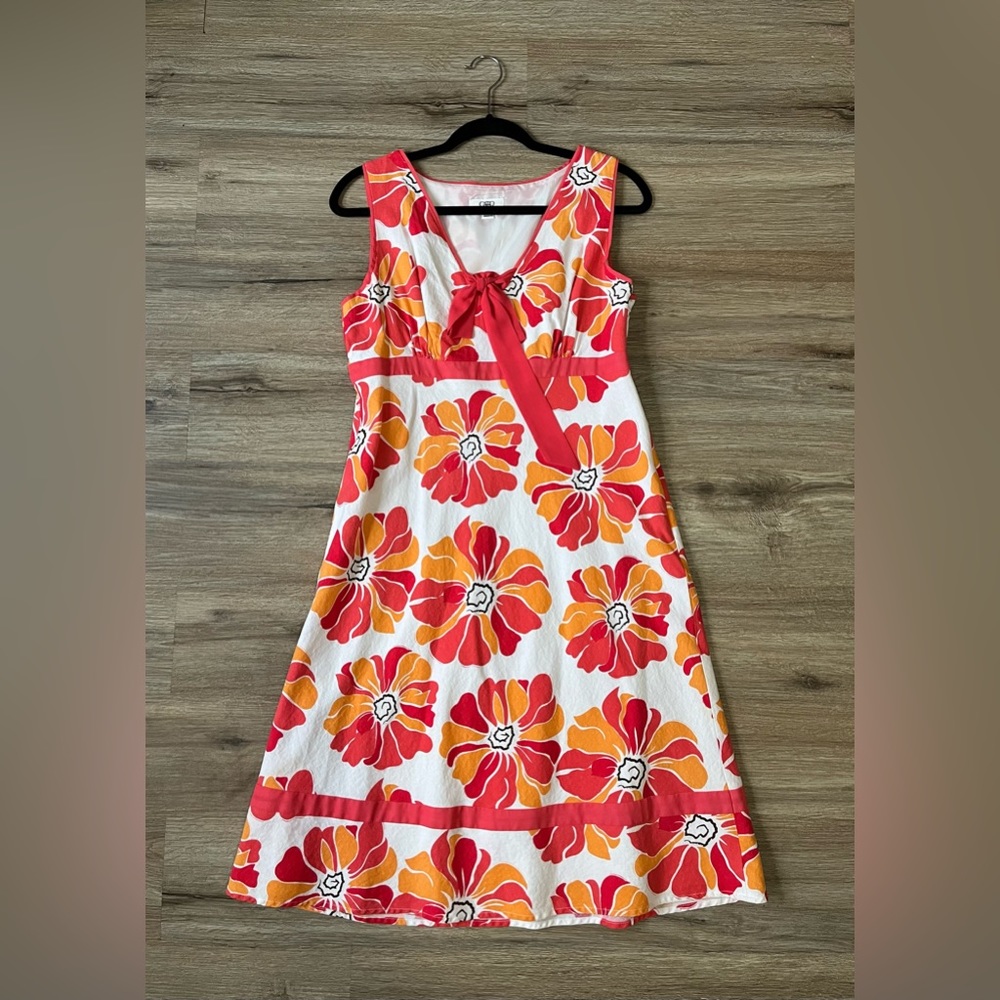 Size is in 10. Flower dress with colors of coral, orange, & white.